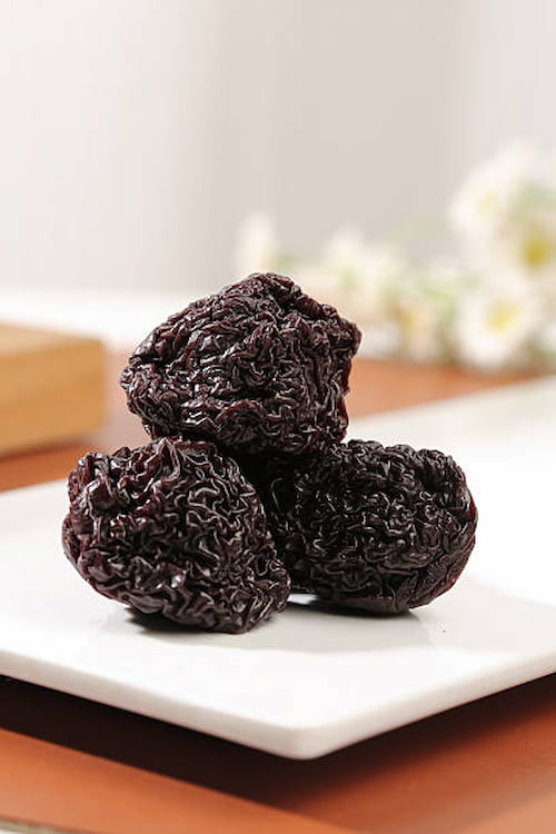 آلو بخارای سیاه خشک‌ شده با کیفیت عالی